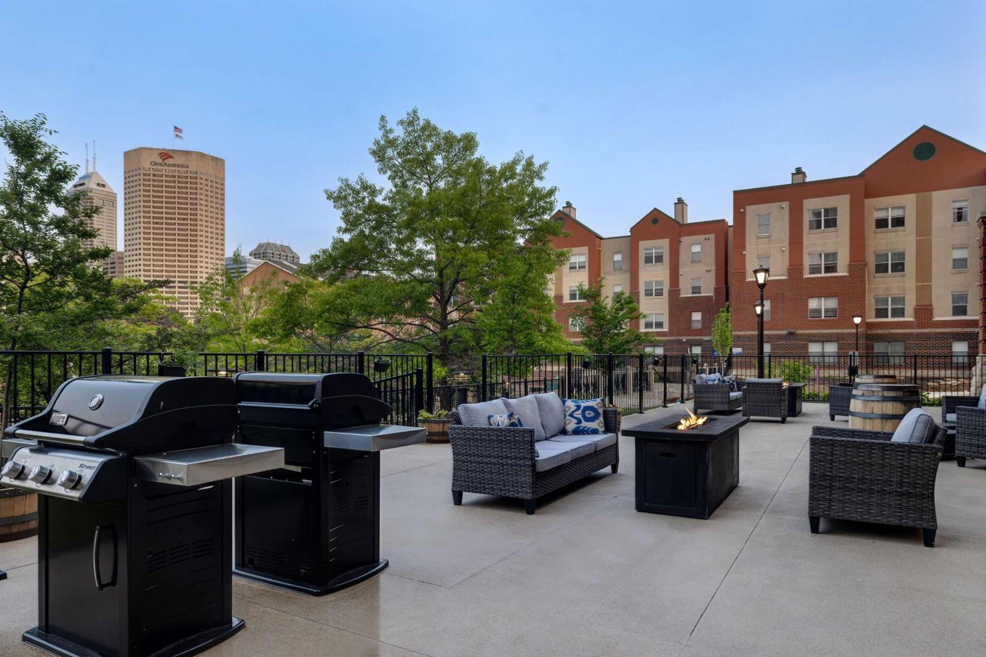 Homewood Suites By Hilton Indianapolis Downtown Iupui מראה חיצוני תמונה