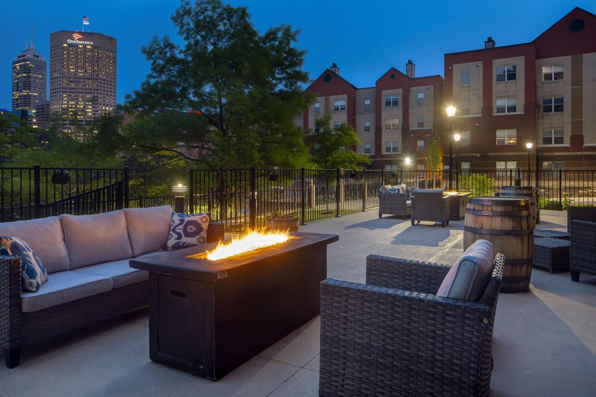Homewood Suites By Hilton Indianapolis Downtown Iupui מראה חיצוני תמונה